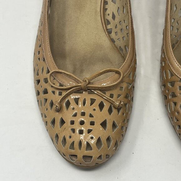 Stuart Weitzman kitten heels beige tan 8.5 perforated bows - Picture 2 of 10